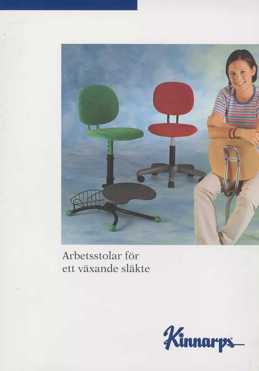 Skisser till skolstolar i olika varianter. Även referensmaterial innehållande foton, noteringar av formgivaren samt produktblad från tillverkaren.