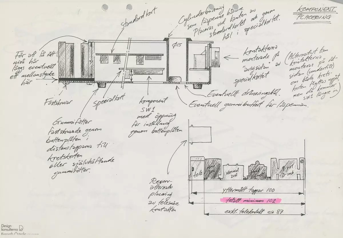 Skisser och detaljritningar till en kortläsare. Förklarande noteringar och måttangivelser. Även ett produktblad från tillverkaren.