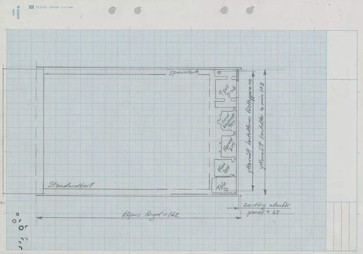Skisser och detaljritningar till en kortläsare. Förklarande noteringar och måttangivelser. Även ett produktblad från tillverkaren.