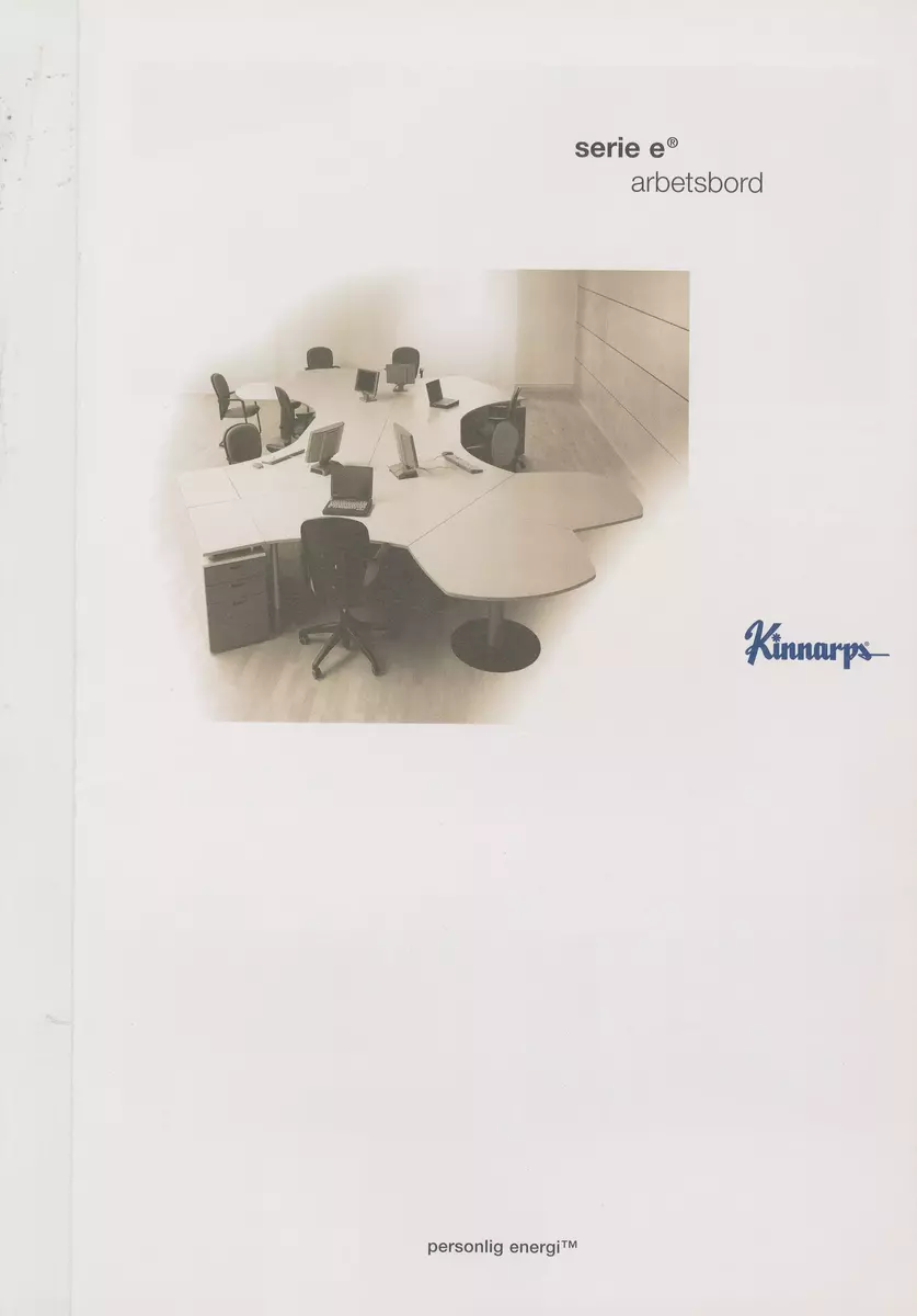 Skisser till ett kontorsmöbelsystem med förvaring och arbetsplatser som omfattar skåp, hurtsar, olika typer av bord, hyllor samt skärmar. Även referensmaterial i form av produktblad, kataloger m m.