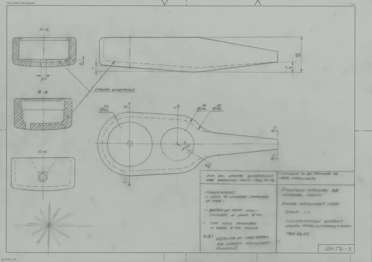 Skisser och idéskisser till en regulator och en hållare för dykarinstrument, samt referensmaterial i form av affischer och en presentation med polaroidfotografier och skisser. Enligt uppgift från formgivaren hade regulatorn först modellnamnet "Maximum" och sedan "Jet Stream". Noteringar. Måttangivelser.