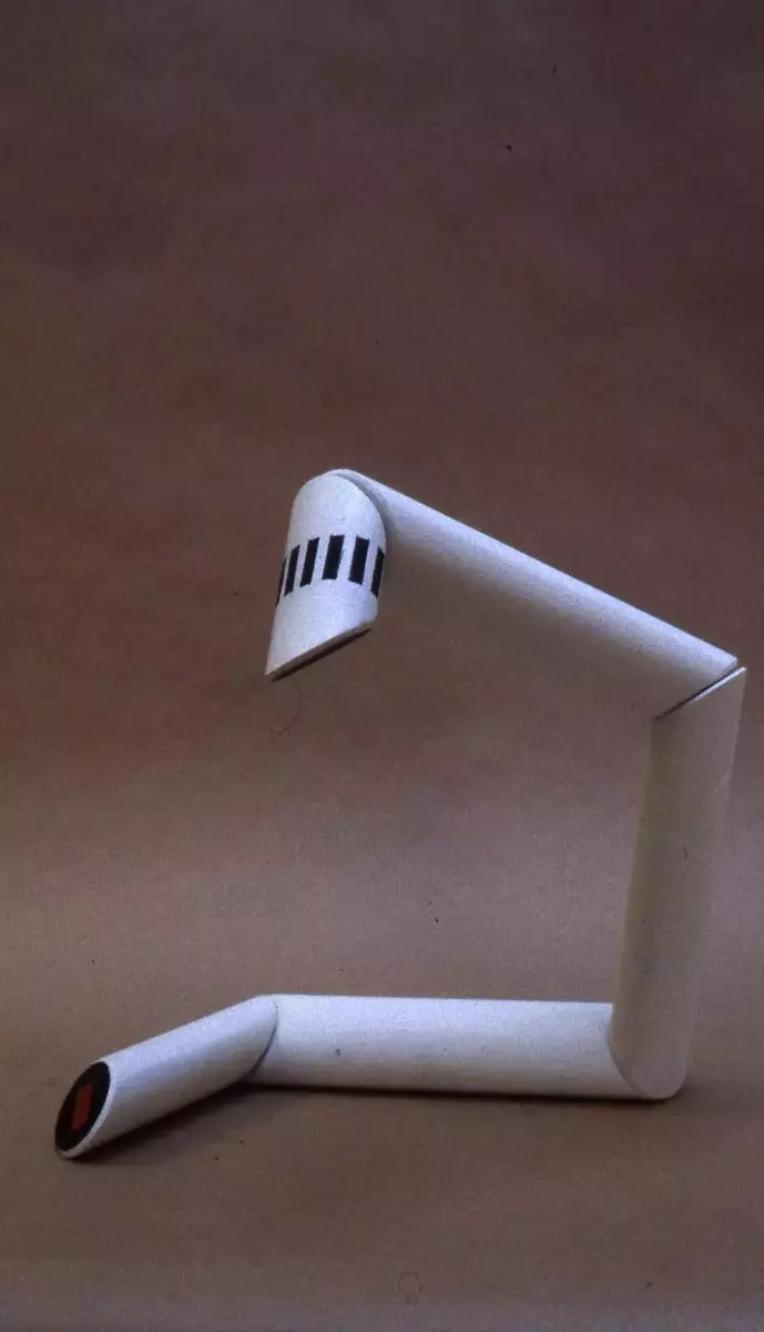 Ledlampa. Skisser på design och fungerande modell på ledlampa för Brio tåg. Eget projekt.