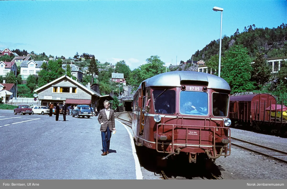 Deselmotorvogn BM 87 05 på Flekkefjord stasjon