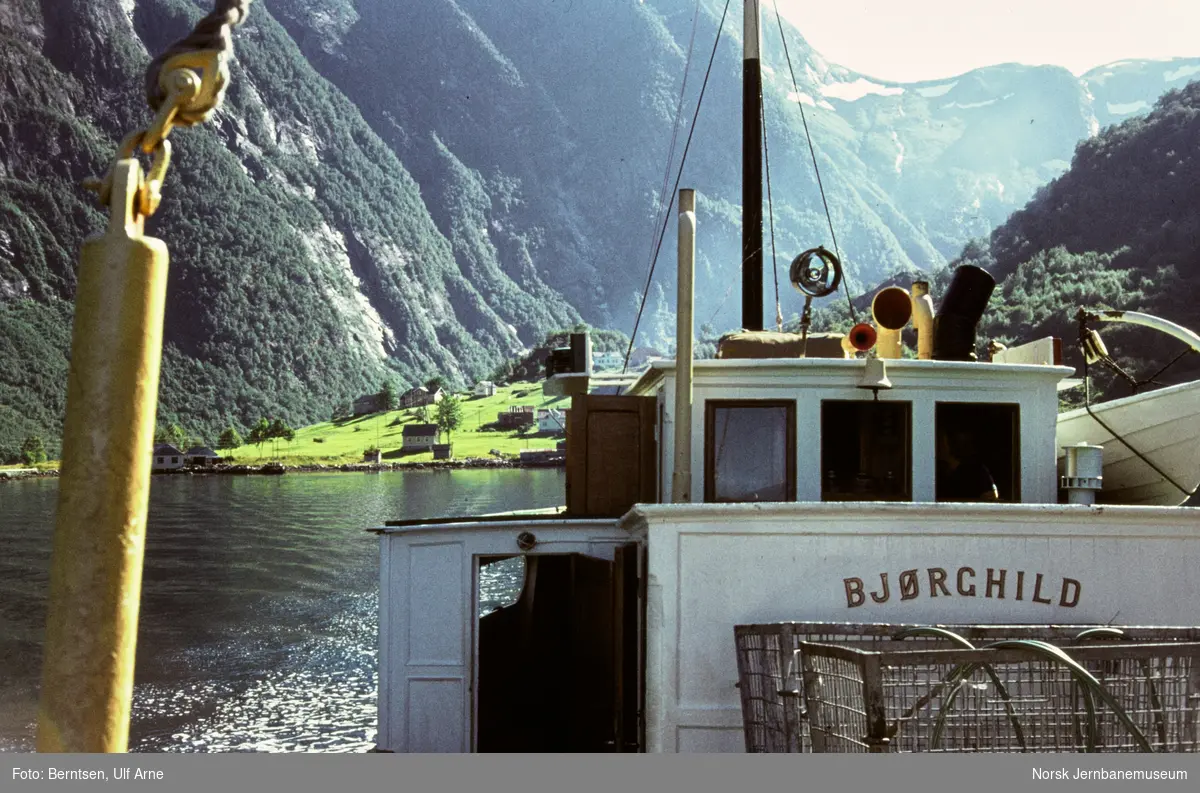 Ombord i M/S Bjørghild på Finnafjorden ved Finden i Sogn