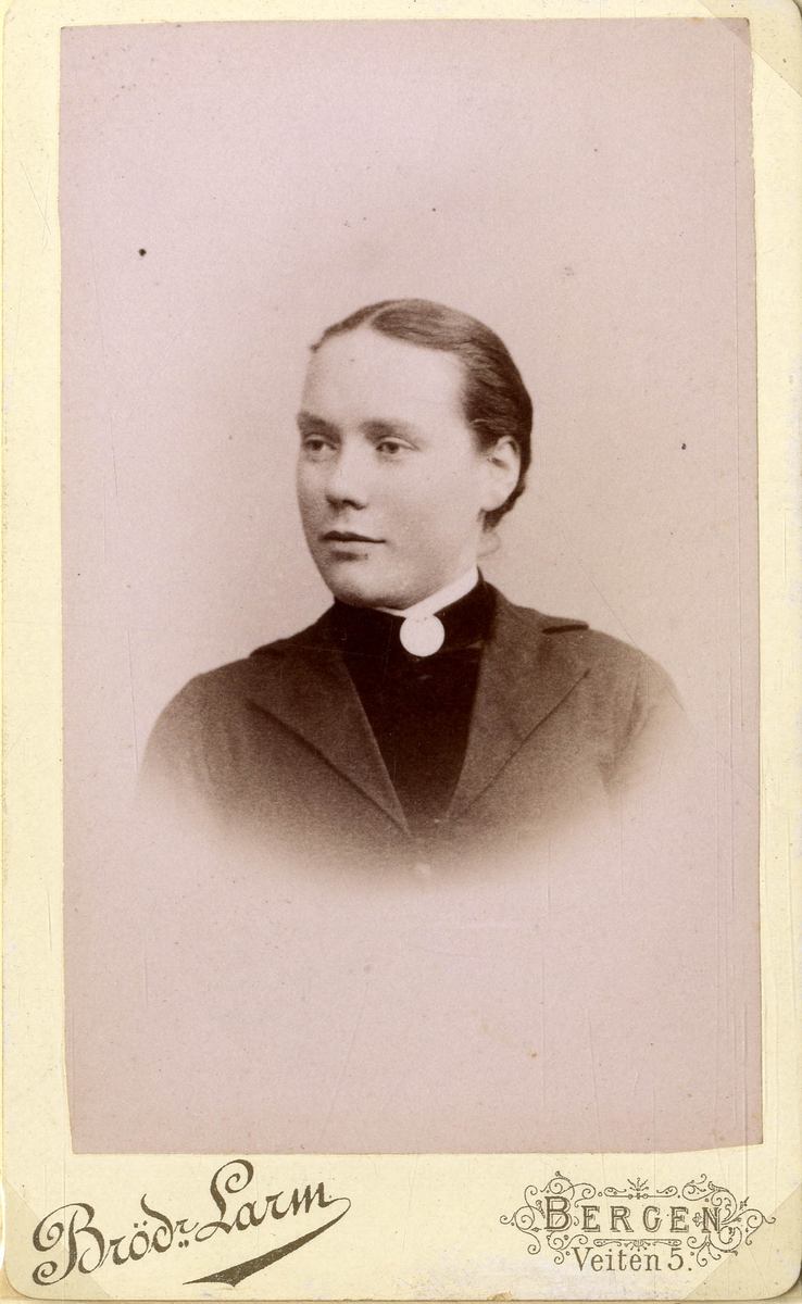 Kvinneportrett