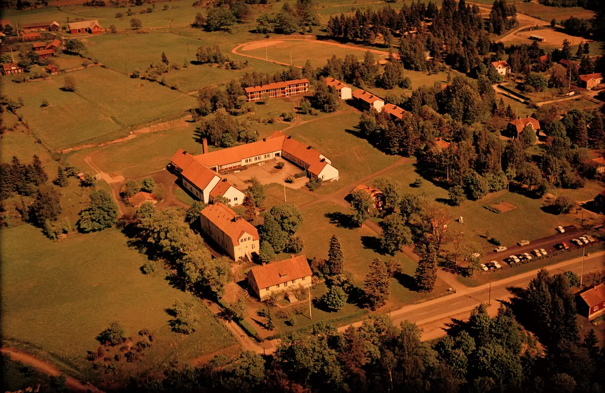 Flygfoto över Väddö folkhögskola
