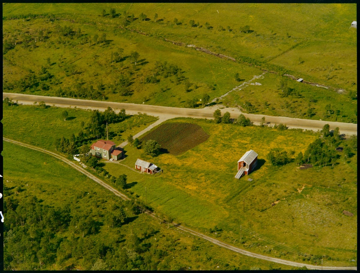 Leirfjord, Nes. Flyfoto over Nes. Nordnes