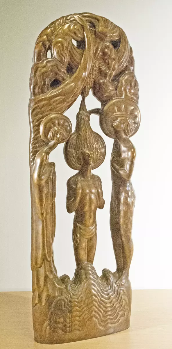 Skulptur. Brons. "Christi Dop". Rektangulär form, rundad upptill. Motiv av Jesus i floden Jordan flankerad av Johannes döparen samt en ängel. Ovanför stiliserade moln med Gud avbildad som en duva.  Baksida bär gjuten signering "ERvH" samt gjutarstämpel "Otto Meyers Eftr. Fud."  Ärgad yta. Jmf C22248, C22259 samt C5242. 1923 anordnade Ellen sin första och enda separatutställning på Gummesons konstgalleri i Stockholm. Såväl skulptur som måleri ställdes ut jämte fotografier på hennes fasta konst på Muramaris. Bland skulpturerna fanns "Christus Triumphator" i brons (1919). "Christus Triumphator" var en av åtta skulpturer i samma serie, alla med religiösa motiv, som Ellen gjorde till kägelbanan på Hallwylska Palatset där de ännu står (2013). Med största sannolikhet stod "Christus Triumphator" tillsammans med "Christi dop" (C22259) ute i den "östra pergolan" på Muramaris, placerade i de två nischer som kan ses där. En av skulpturerna syns på en av glasplåtarna som återfinns i museets samling. De ärgade ytorna bekräftar att de varit utomhus.
Nyreg 20130307 JE