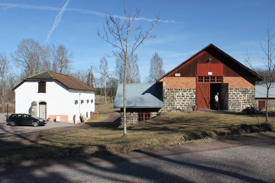 Gammelstilla bruk. Vita magasinet och längan.