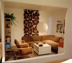 Vardagsrum från 1974. Soffa av bredspårig brun manchester, f