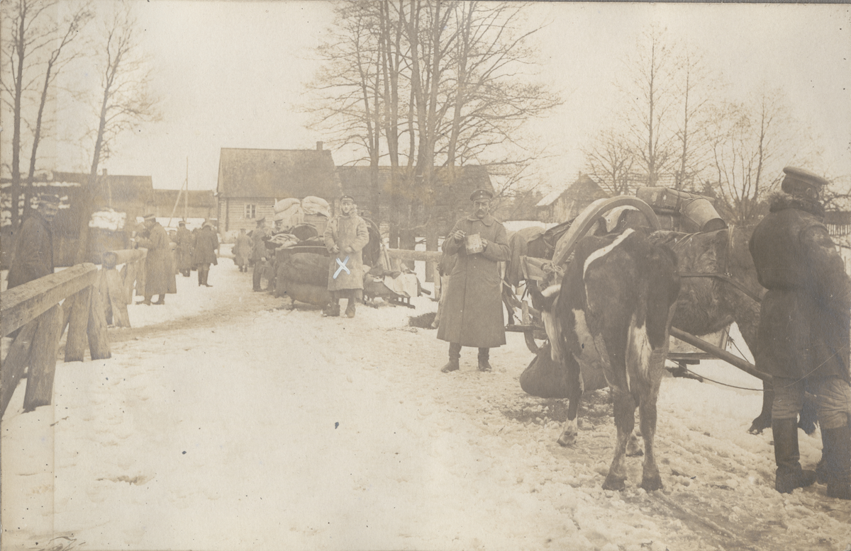 Text i fotoalbum: "Mars 1918. På väg till Kamien, Ukraina."