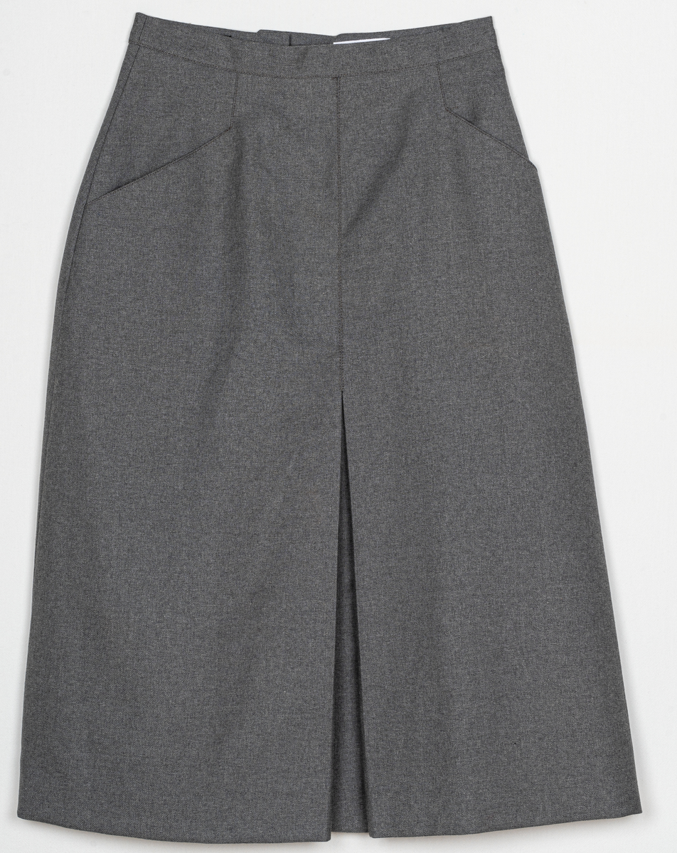 Grå uniformskjol, veck fram, linning i midjan.