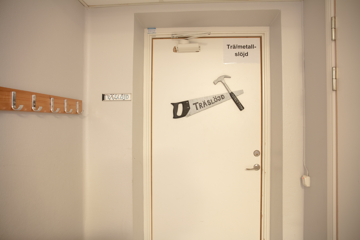 Vänersborg, Norra skolan. Utanför slöjdsal. Trä- och metallslöjd