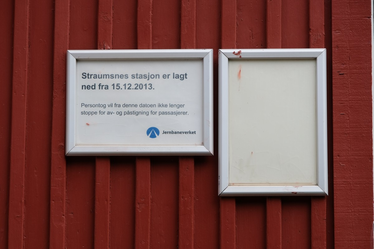 Straumsnes holdeplass på Ofotbanen, nedlagt i 2013. Foto 6. september 2021. Foto: Harald Harnang.