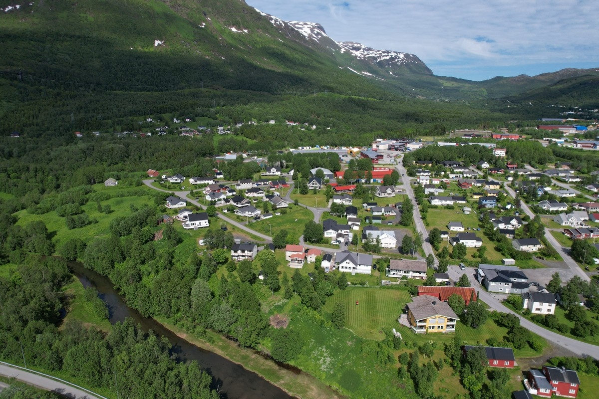 Bydelen Bjerkvik i Narvik kommune. Foto 25. juni 2022. Foto: Harald Harnang.