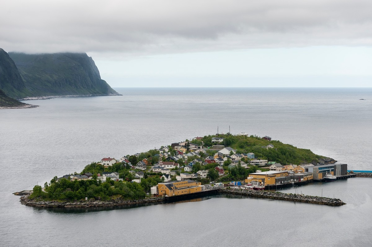 Husøy på Senja.  Foto: Harald Harnang.