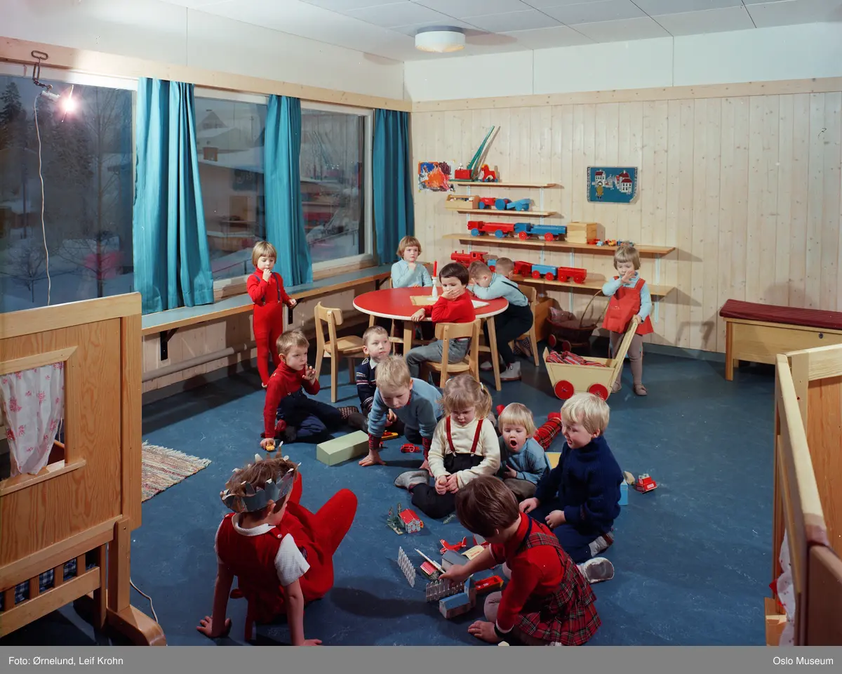 Standard telefon- og kabelfabrikk, bedriftsbarnehage, interiør, barn, gutter, jenter