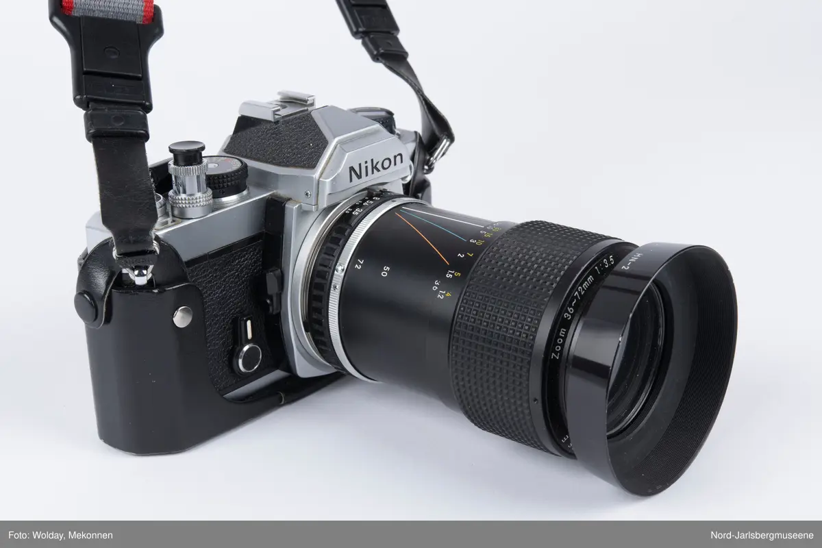 Kamera av typen Nikon HN-2 i futteral