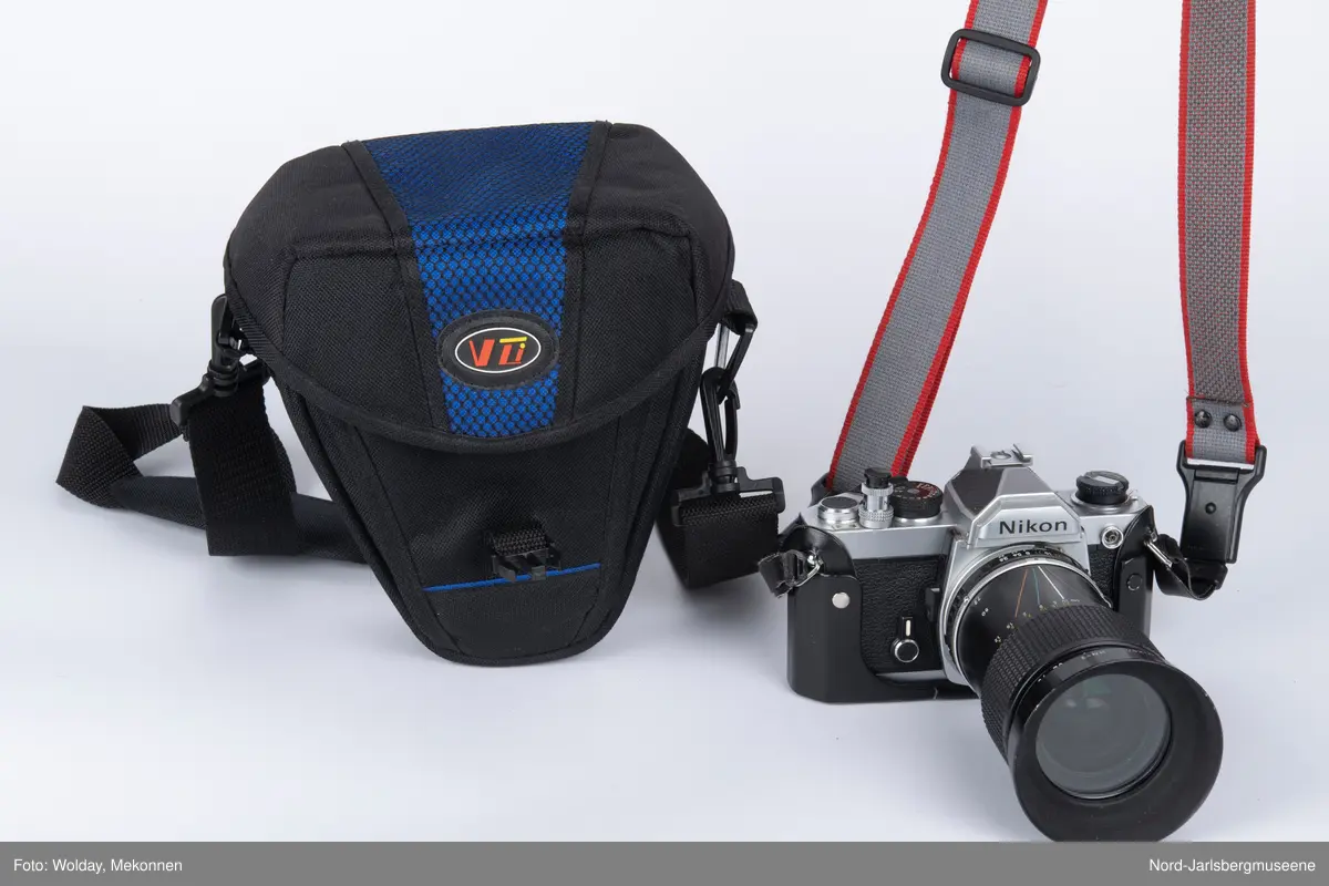 Kamera av typen Nikon HN-2 i futteral