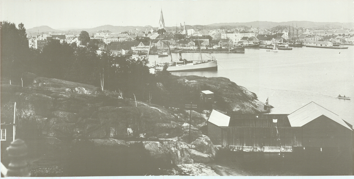 Kristiansand S. Badehuset i Sandvigen og Vesterhavnen ca. 1920.