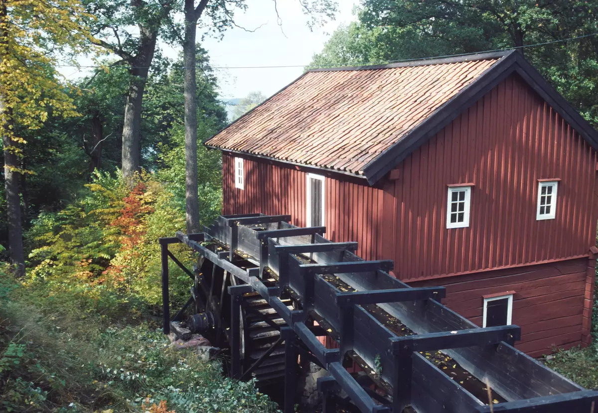 Högantorp. Kvarnen och vattenrännan.