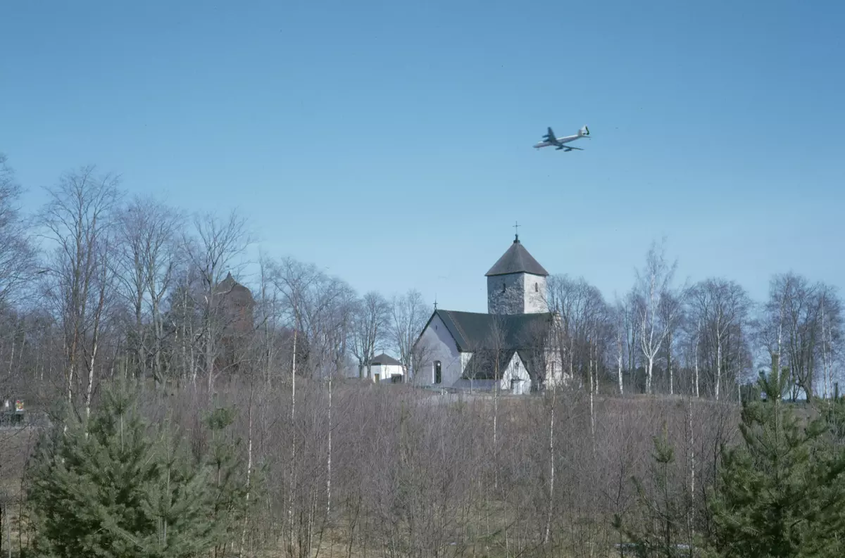 Norrsunda kyrka från V.