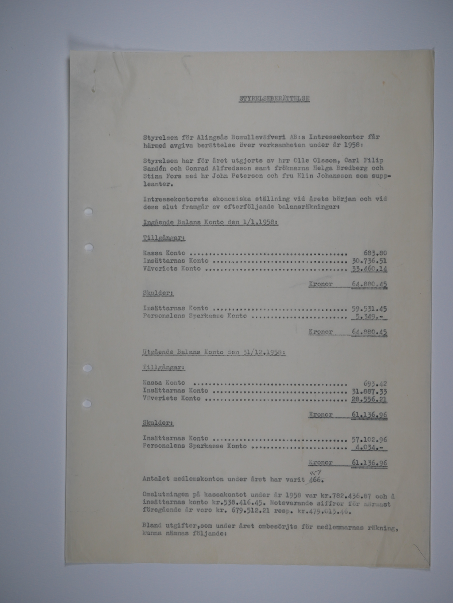 Alingsås Bomullsväveri AB

Intressekontoret.
Verksamhetsberättelser 1928 - 1960.
Maskinskrivna och buntade i en volym.

Intressekontoret öppnade 1919, vid Stora torget.
Dess uppgift var att 'stå den vid Bolaget anställda personal till tjänst vid ordnandet af dess ekonomi samt att främja dess sociala intressen.'

Det var frivilligt om man vill ansluta sig, 
Det var företaget som stod för verksamheten vid Intressekontoret.

Gåva 1983-05 Almedahls AB, Alingsås