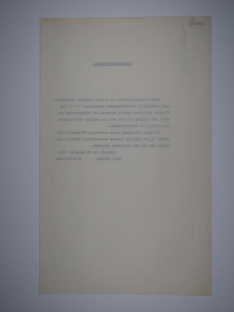 Alingsås Bomullsväveri AB

Intressekontoret.
Verksamhetsberättelser 1928 - 1960.
Maskinskrivna och buntade i en volym.

Intressekontoret öppnade 1919, vid Stora torget.
Dess uppgift var att 'stå den vid Bolaget anställda personal till tjänst vid ordnandet af dess ekonomi samt att främja dess sociala intressen.'

Det var frivilligt om man vill ansluta sig, 
Det var företaget som stod för verksamheten vid Intressekontoret.

Gåva 1983-05 Almedahls AB, Alingsås