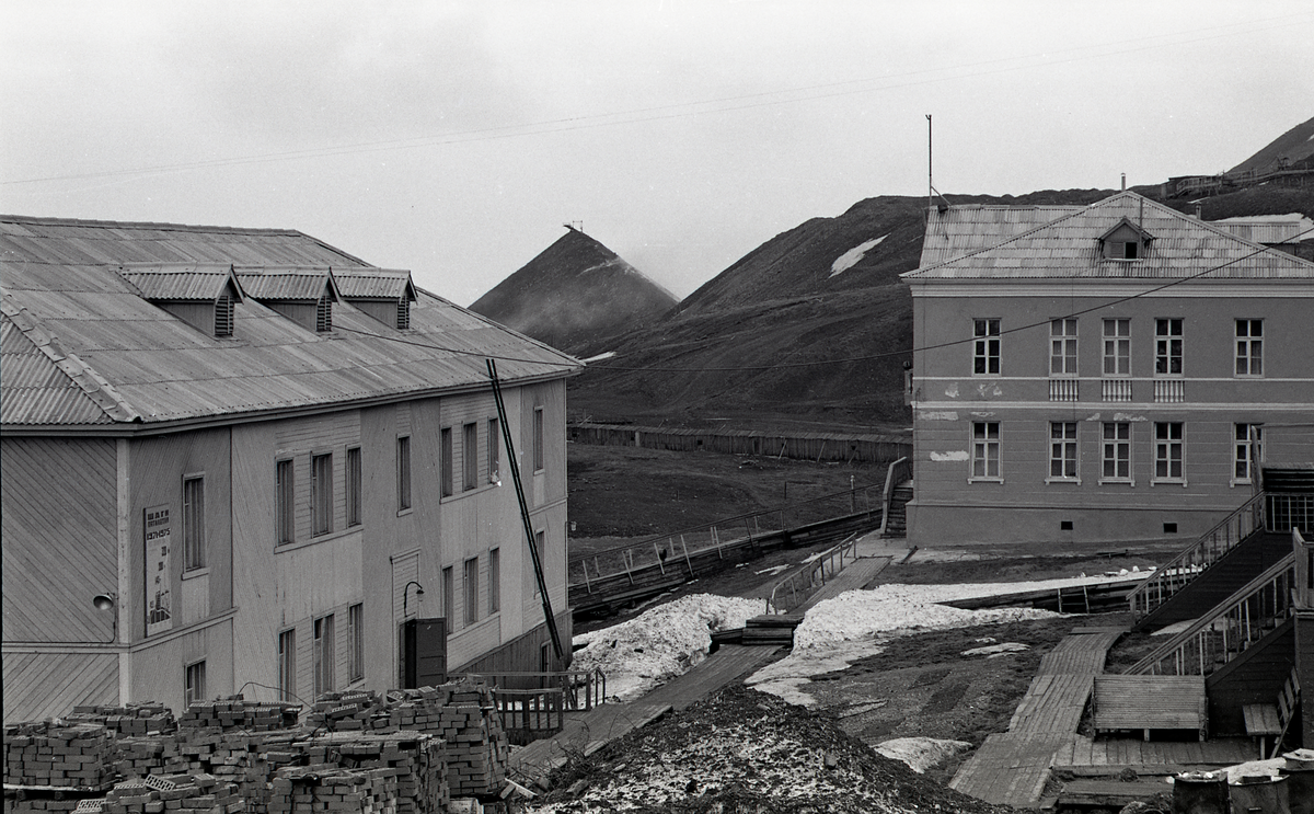 Bebyggelse i Barentsburg. Tatt i anledning kulturutveksling.  