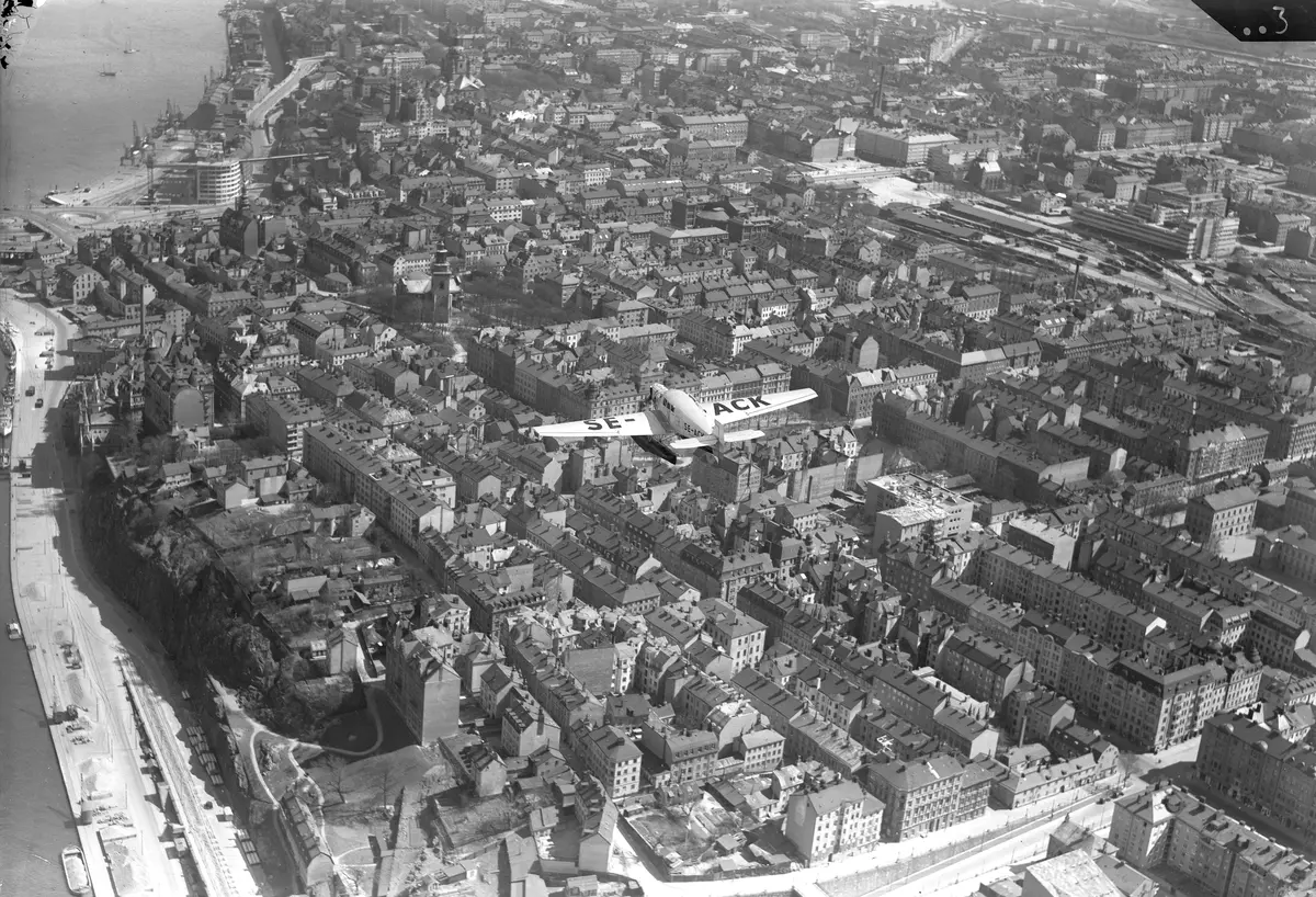 Flygfoto över Stockholm; Södermalm
Ett flygplan flyger över Södermalm