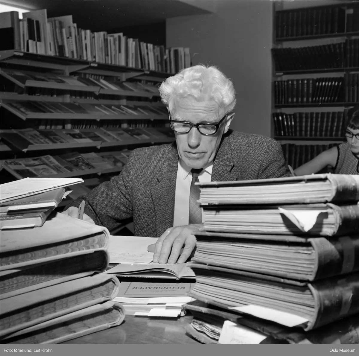 Arbeiderbevegelsens arkiv, interiør, lesesal, mann