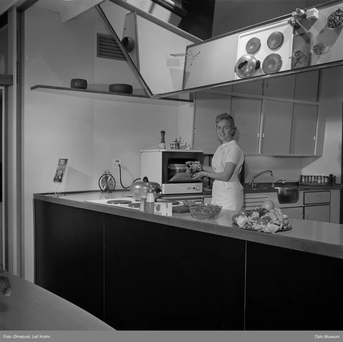 Margarincentralen, husmortjenesten, demonstrasjon, kjøkken, kvinne, matlaging, Melange margarin