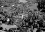 Flygfoto över Skogshögskolan i Garpenberg, Hedemora 1958.