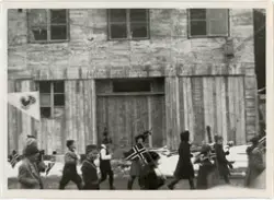 Barn i 17. mai-tog i Hammerfest like etter andre verdenskrig