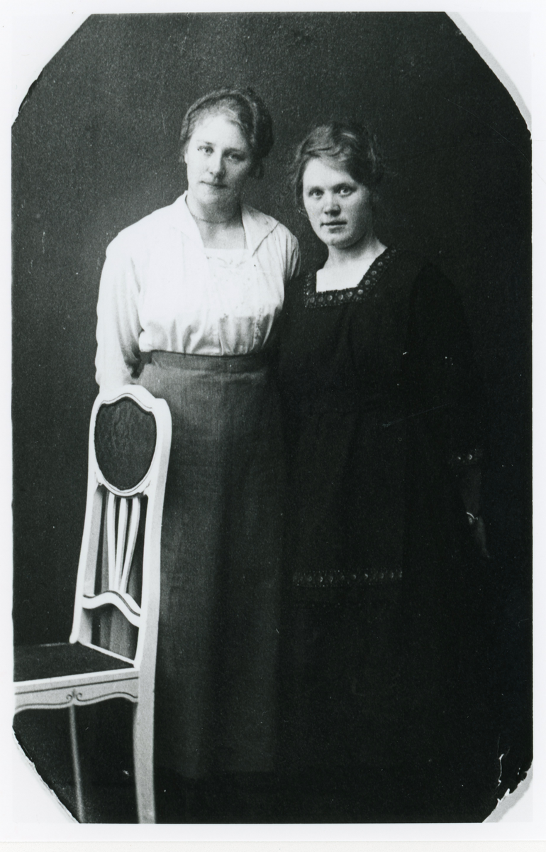 Til høgre Sissel Haugo