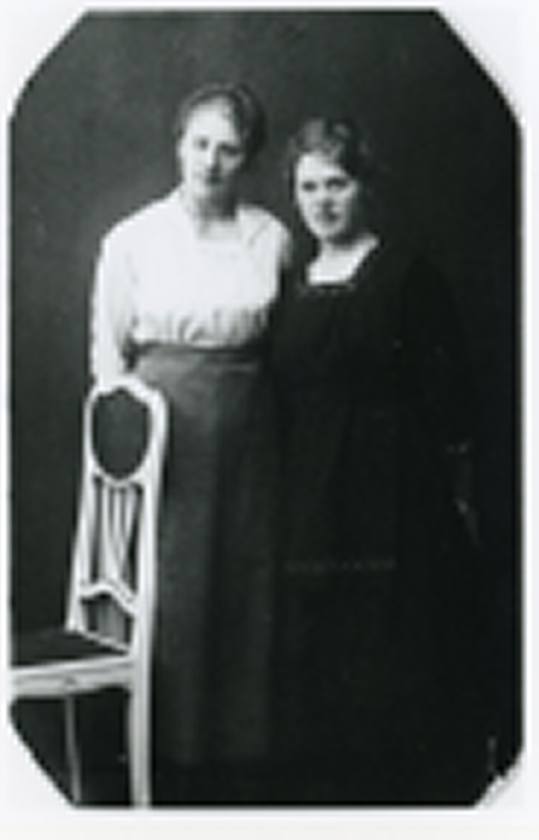 Til høgre Sissel Haugo