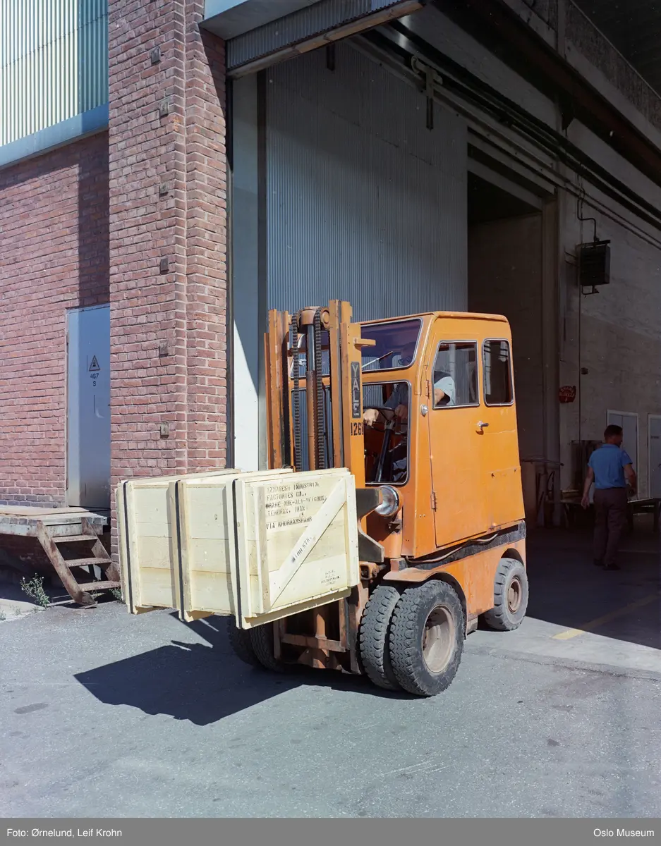 lager, interiør, truck, menn2