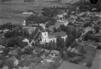 Flygfoto över Säters kyrka 1933. Läs mer om Säters kyrka i boken: Dalarnas kyrkor i ord och bild.