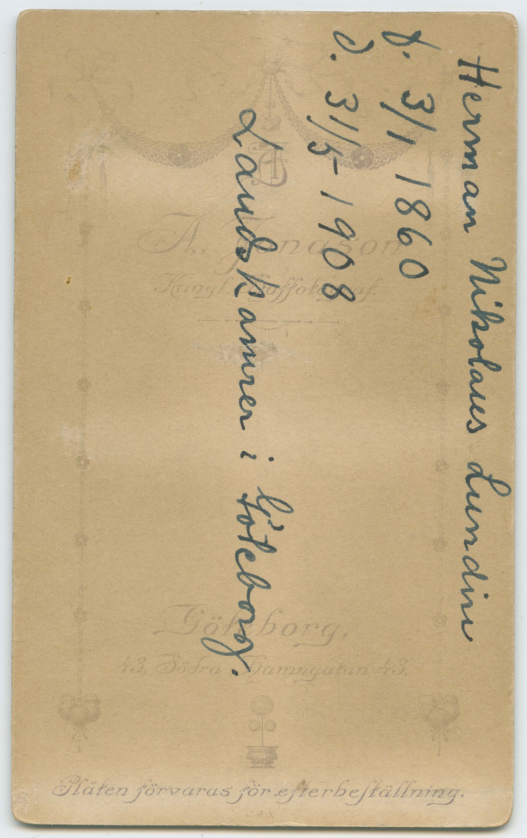 Porträtt på Herman Nikolaus Lundin. Född 3 januari år 1860 död 31 maj år 1908. Landskamrer i Göteborg.