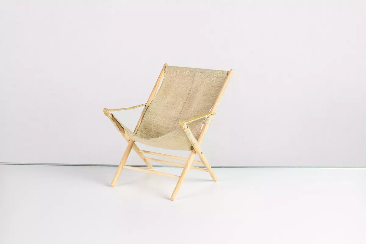 Modellmöbler 18 st, 1 trädgårdsbord med fasta bänkar och soltak, 14 stolar, 1 soffa, 2 bord.  Ritningar till möblerna finns i vissa fall i samlingarna sedan tidigare.