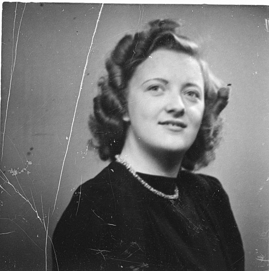Familie
Steingrim Renslebråten fyller 80 år, 12. oktober 1946.
Ingeborg  Renslebråten foran.
