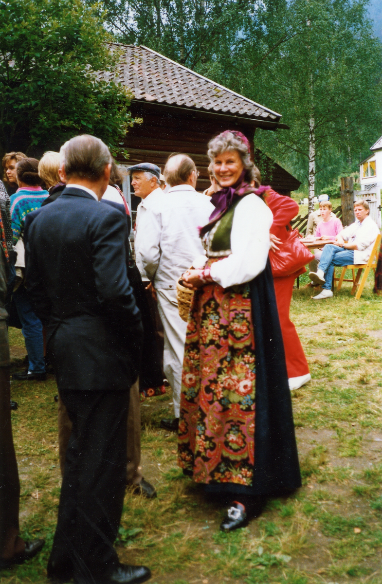 Fra jubileumsfest i 1989 på Hallingdalmuseum  i flåverings bunad Agnes Werring
