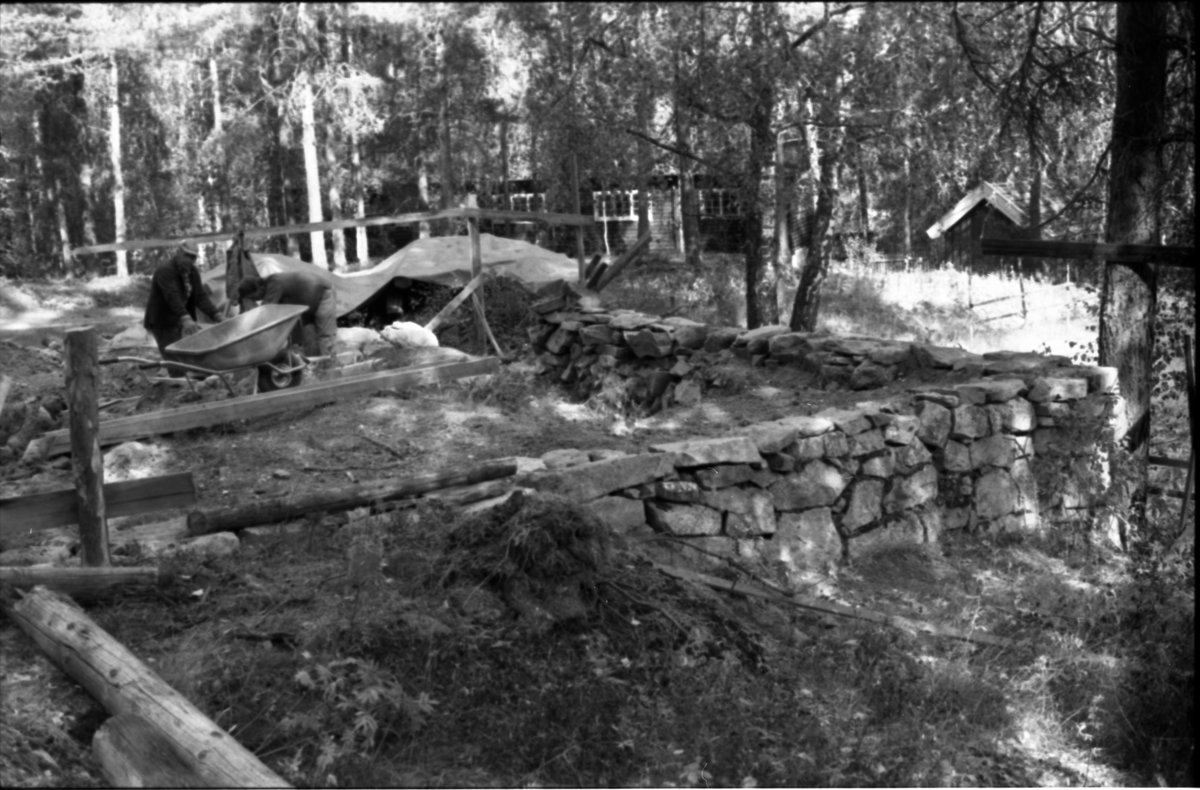 Grunnmur til Thoenstugu
