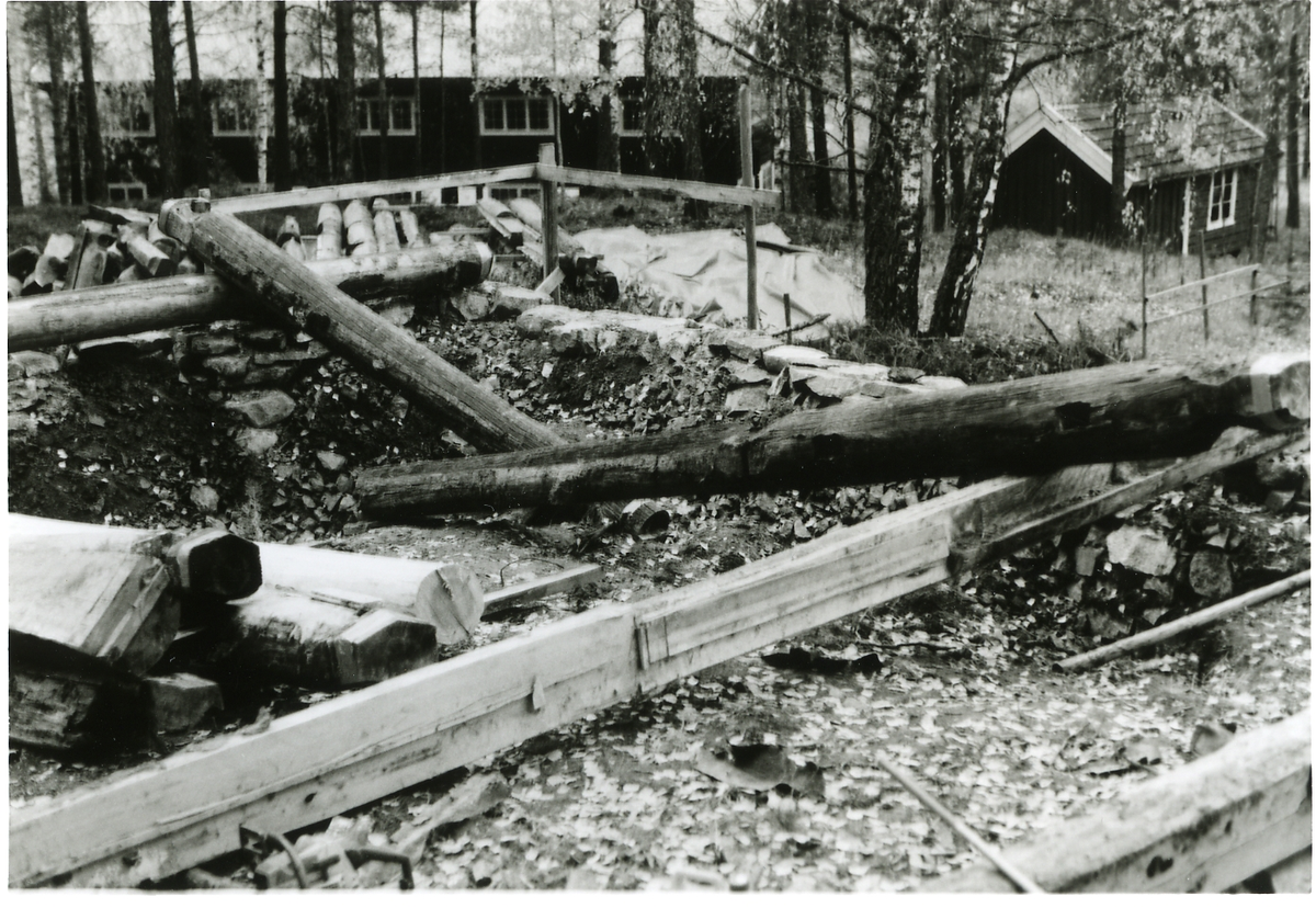Oppsetting av Thoenstugu på Hallingdal museum Nesbyen
grunnmur med første omfar
