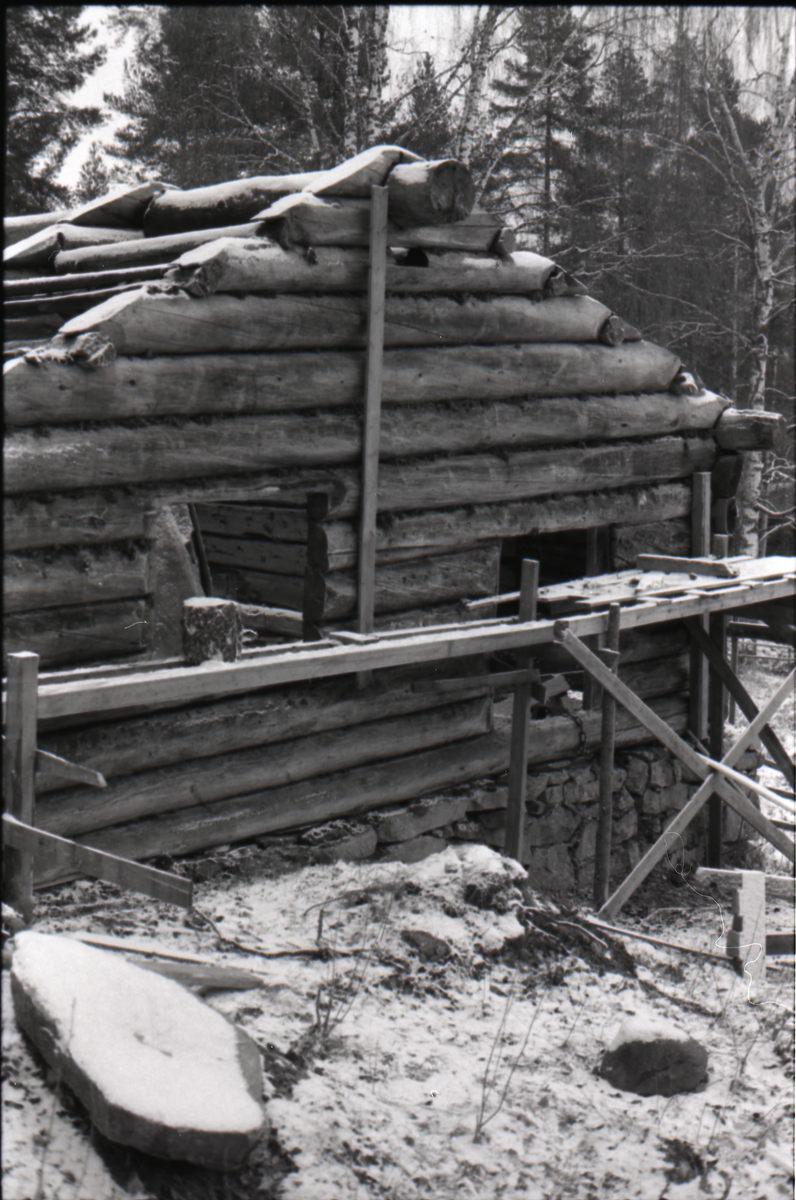 Oppsetting av Thoenstugu på HFN, kortvegg.
