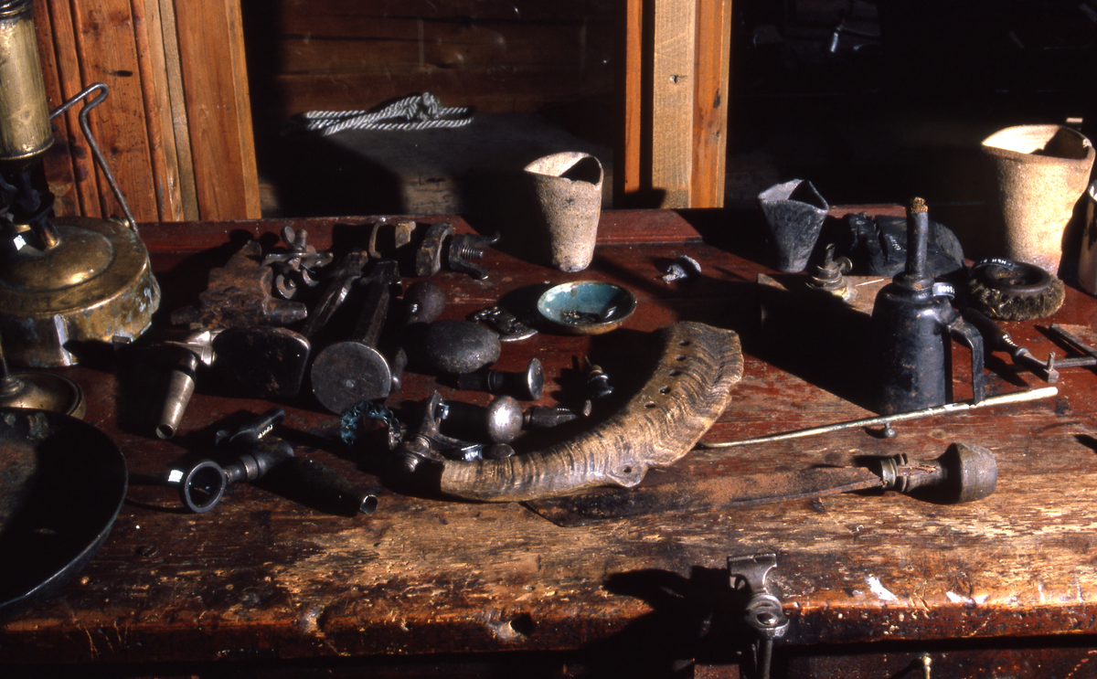 Sølvsmie etter Morten Espeset. Utstilling Hallingdal Museum.
