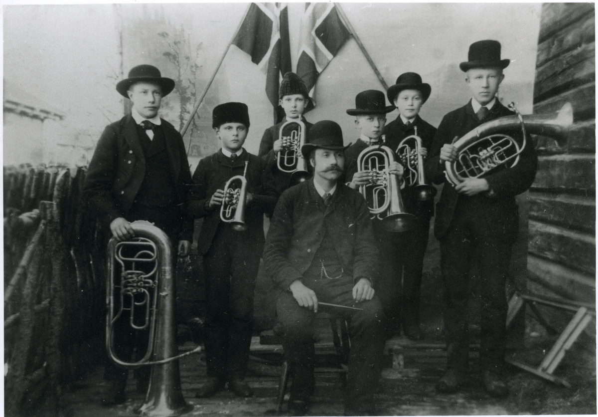 Musikkorps
Næsningsmusikken, den 3. eldste musikken i Buskerud.
