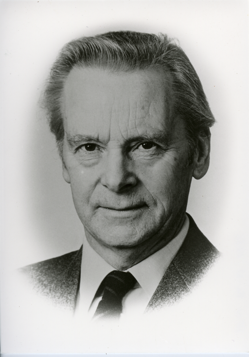 Portrett
Knut Bremer, orfører i Nes 1980-83 ( Venstre)
