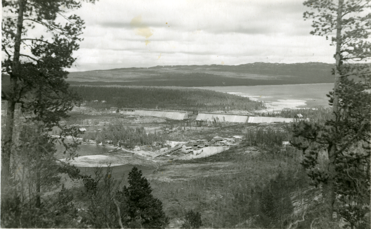 Pålsbudammen bilde er tatt i 1944 før dammen var helt ferdig
