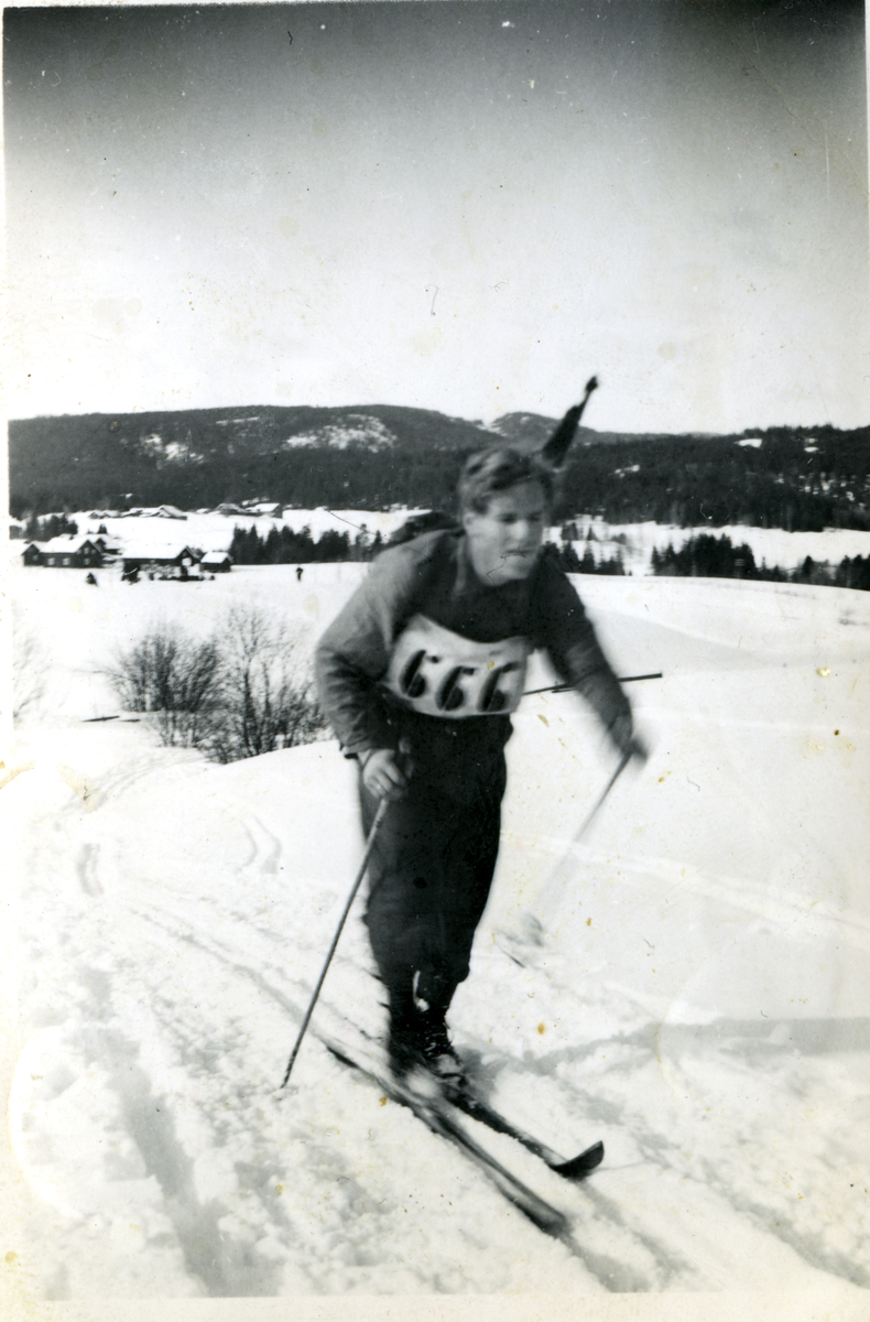 Skiløper
Kristian Langaker går skirenn i garden.
